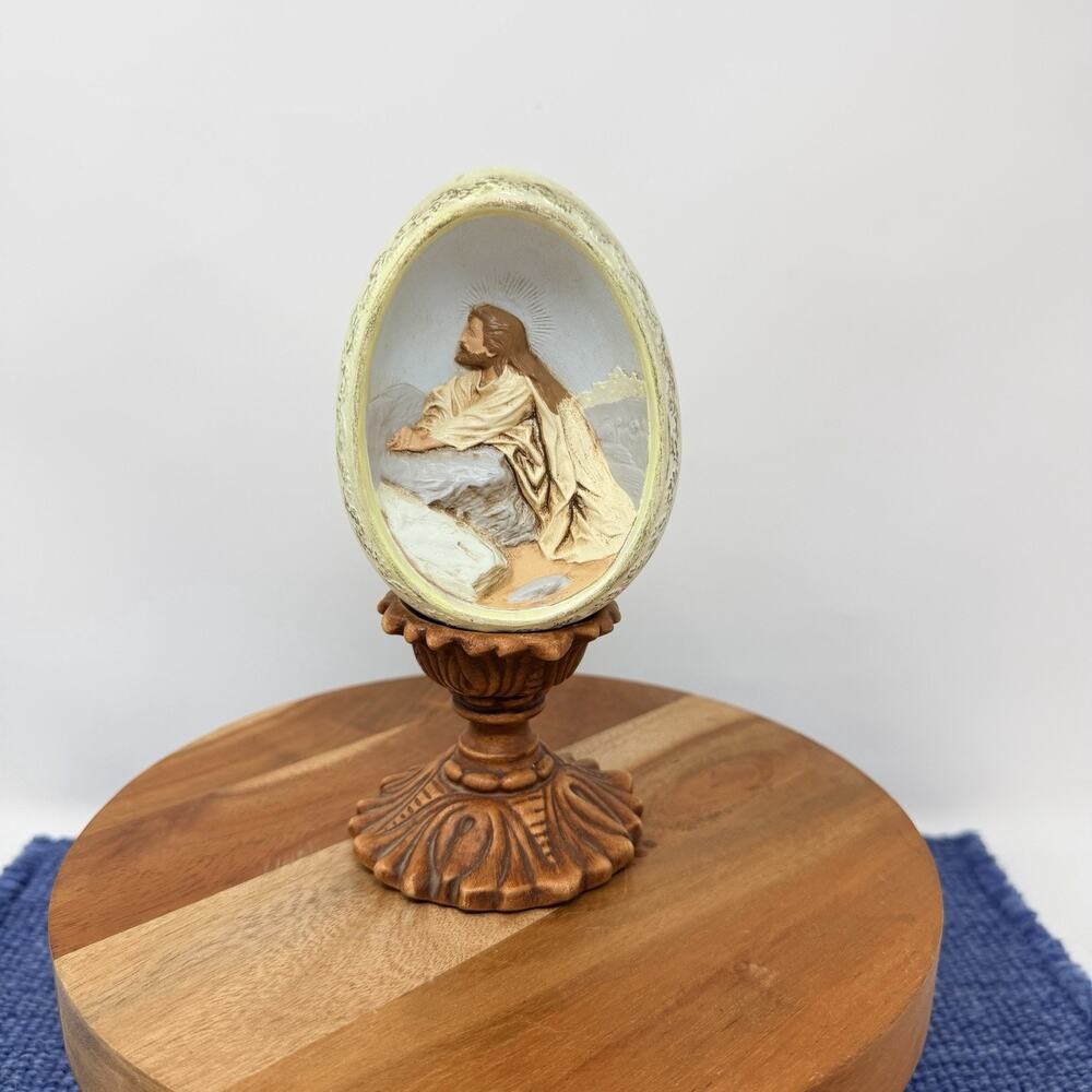 Vintage 1976 Byron Molds Porcelain Egg With Stand praying Jesus